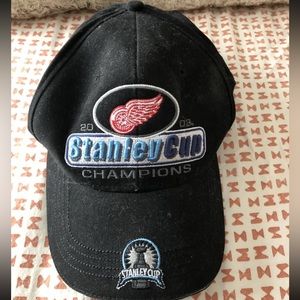 Detroit red wings 2002 Stanley cup champions hat one size